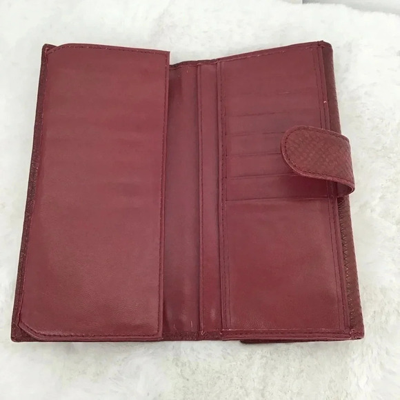 Talbots Women’s Leather Classic Red Long Contentinal Wallet - Picture 3 of 8